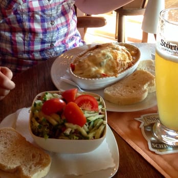 Restaurant Utspann - Gemüseauflauf und kleiner Salat - Restaurants Near Me - Putgarten, MV
