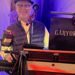 Garyoke Time - It's karaoke night!