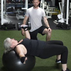 Matty Personal Training - Single arm press promotes anti-rotation
