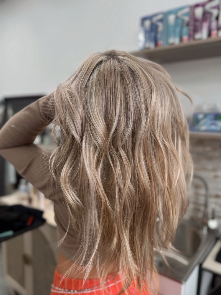 Dom The Hairtender Logo