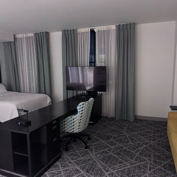 Hampton Inn & Suites Cincinnati-Downtown - Hotels Near Me - Cincinnati, Ohio