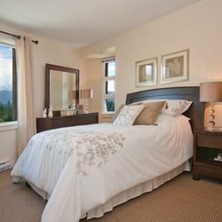 Cedar Springs PARC Retirement Living - Cedar Springs PARC - Bedroom with view