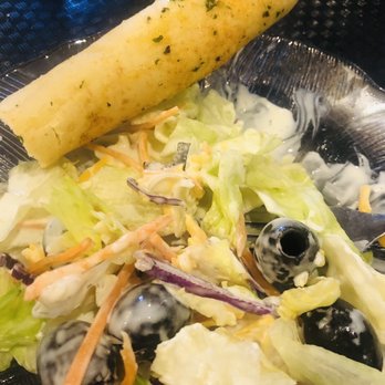 Oxford Suites Spokane Valley - Salad & breadsticks, included with my room! - Hotels Near Me - Spokane Valley, Washington