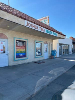 Joshua Tree Health Foods by null