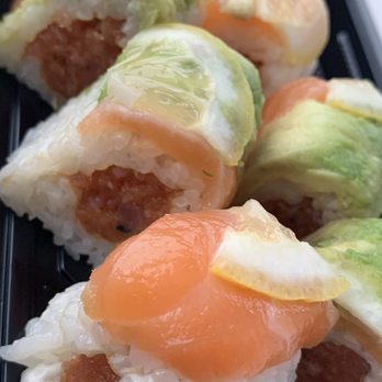 Tsubasa - Chef's Special Roll; Spicy tuna topped with salmon, avocado and thinly sliced lemon. - Sushi Bars Near Me - League City, Texas Tsubasa - Chef's Special Roll; Spicy tuna topped with salmon, avocado and thinly sliced lemon. - Sushi Bars Near Me - League City, Texas