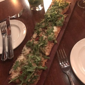 Seasons 52 - Garlic Pesto Chicken Flatbread - New American Near Me - Mclean, Virginia