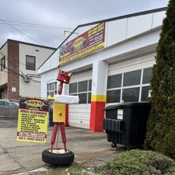 Soto Tire and Muffler Shop - Front of the garage