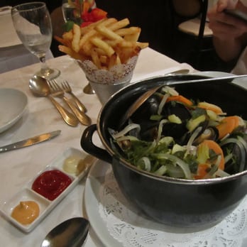 B Cafe - Mussels in white wine - Bars Near Me - New York, New York
