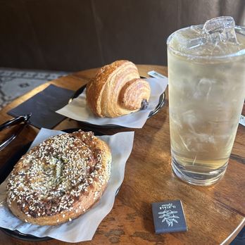 Il Viale Espresso - Pastries and white peach iced tea - Coffee & Tea Near Me - Edmonds, Washington Il Viale Espresso - Pastries and white peach iced tea - Coffee & Tea Near Me - Edmonds, Washington