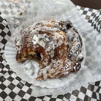 Roma Bakery and Deli - Delicious freshly-baked cinnamon roll - Delis Near Me - Albuquerque, New Mexico