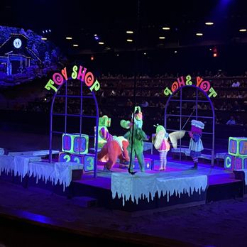 Dolly Parton's Stampede - Performing Arts Near Me - Pigeon Forge, Tennessee