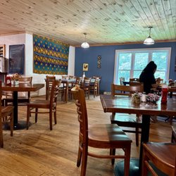 Sister's Restaurant - Dinning area