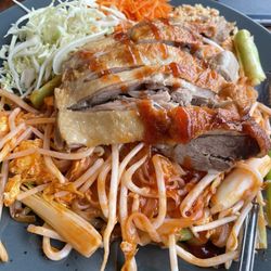 Naung Mai Thai Kitchen - Duck pad Thai