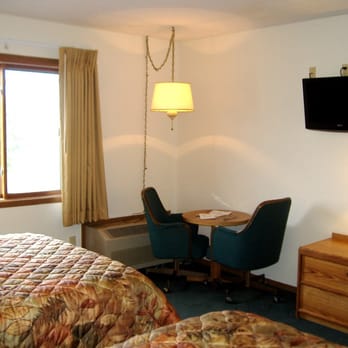 Redwood Motel - Hotels Near Me - Mineral Point, Wisconsin Redwood Motel - Hotels Near Me - Mineral Point, Wisconsin