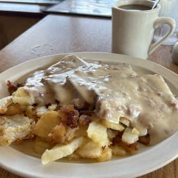 The Virginian restaurant - Cream dried beef over wheat toast with potatoes. - Diners Near Me - Vienna, Virginia The Virginian restaurant - Cream dried beef over wheat toast with potatoes. - Diners Near Me - Vienna, Virginia