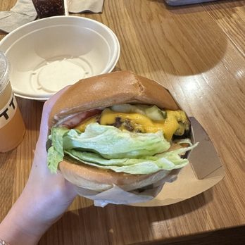 Gott's Roadside - Cheeseburger - New American Near Me - Palo Alto, California