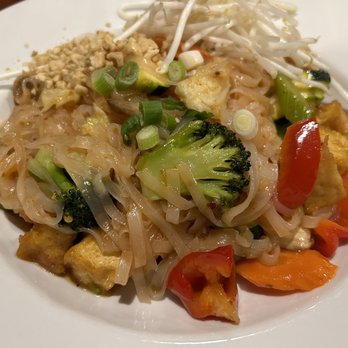 Natalee Thai Cuisine - Pan Thai with tofu and vegetables (vegan!) - Thai Near Me - Yreka, California Natalee Thai Cuisine - Pan Thai with tofu and vegetables (vegan!) - Thai Near Me - Yreka, California