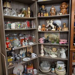 Carriage Place Crafts & Antiques