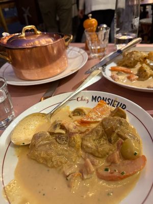 Chez Monsieur by null