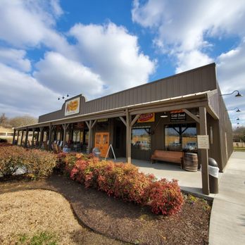 Cracker Barrel Old Country Store - Exterior of Store - American Near Me - Vicksburg, Mississippi