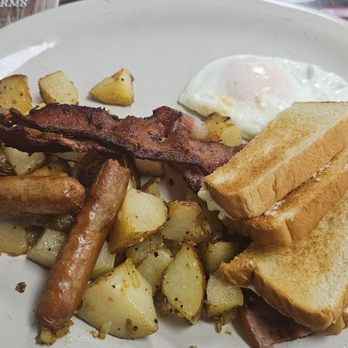 Mom's Family Diner - City Deluxe - Diners Near Me - Tulsa, Oklahoma