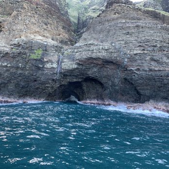 Catamaran Kahanu - Famous arch - Boat Charters Near Me - Eleele, Hawaii