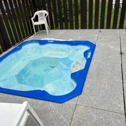 This hot tub is falling apart and looked terrible!