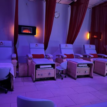 M.C. Spa & Nail Bar - Relaxing pedicure room that includes a massage feature - Nail Salons Near Me - Orlando, Florida