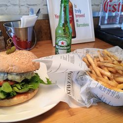 B & B Gourmet Burguer & Brew Kitchen - Cheezy Angus