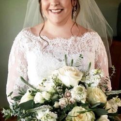 Rockin Roses - How gorgeous is this bride with her bouquet!?!