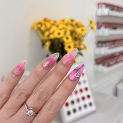 Bunnies Nails & Spa - Gel-X with trending design