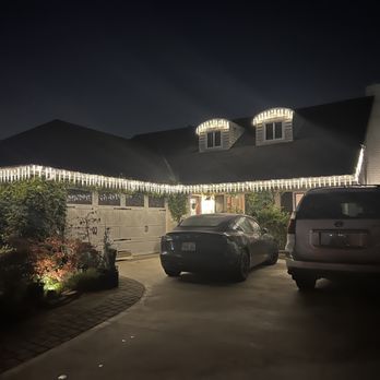JR Mounting - Christmas lights on roofline - TV Mounting Near Me JR Mounting - Christmas lights on roofline - TV Mounting Near Me