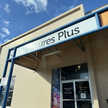Pictures Plus - Kakaako - Outside store front - Art Galleries Near Me - Honolulu, Hawaii