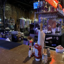 Dreamland BBQ - Inside at the bar.