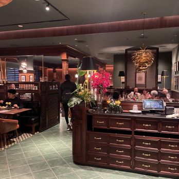 Star Leaf - tasteful decor designed by Ruth herself! - Asian Fusion Near Me - Pasadena, California
