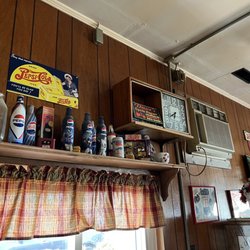 Cherry Street Diner - Fun decor