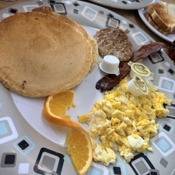 Mr D'z Route 66 Diner - Diners Near Me - Kingman, Arizona