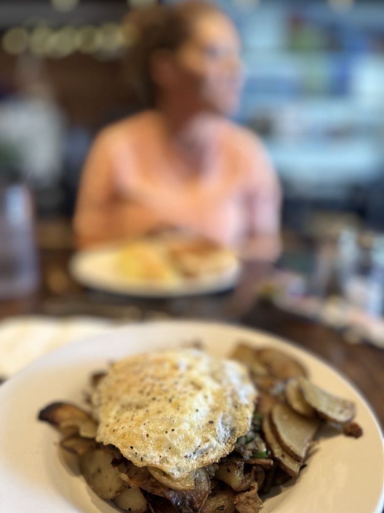 Fine Arts Bistro Logo