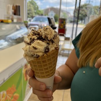 Frozen Flakes Ice Cream - Moose tracks - Ice Cream & Frozen Yogurt Near Me - Louisville, Kentucky Frozen Flakes Ice Cream - Moose tracks - Ice Cream & Frozen Yogurt Near Me - Louisville, Kentucky