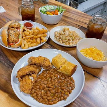 Southern Love - Catfish po'boy, fried catfish, cabbage, Mac n cheese, salad, sweet tea, baked beans, corn bread - Southern Near Me - Honolulu, Hawaii
