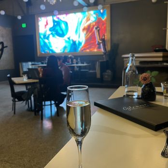 Glamour Event Center - Moscato and that giant picture moves and changes color - Music Venues Near Me - Oklahoma City, Oklahoma