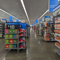 Walmart Supercenter - Spacious aisles