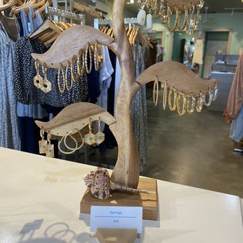 Mahina - Kapaa - Some more jewelry - Women's Clothing Near Me - Kapaʻa, Hawaii Mahina - Kapaa - Some more jewelry - Women's Clothing Near Me - Kapaʻa, Hawaii