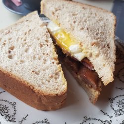 Skinny Kitten Cafe - Bacon, sausage and egg sandwich