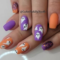 The Pink Raven - Cute hand painted Halloween nails!