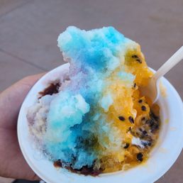Lilikoi, blue hawaiian, and ube with vanilla ice cream and red bean at the bottom. The lilikoi topping was the best part though! Lilikoi, blue hawaiian, and ube with vanilla ice cream and red bean at the bottom. The lilikoi topping was the best part though!