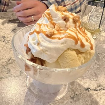 Juniper - Apple butter sundae - Cocktail Bars Near Me - Johnson City, Tennessee Juniper - Apple butter sundae - Cocktail Bars Near Me - Johnson City, Tennessee