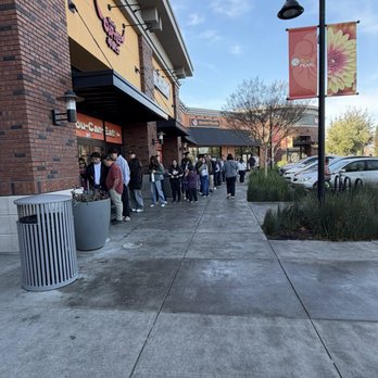 Chubby Cattle - Outdoor line before opening - Barbeque Near Me - Pleasanton, California