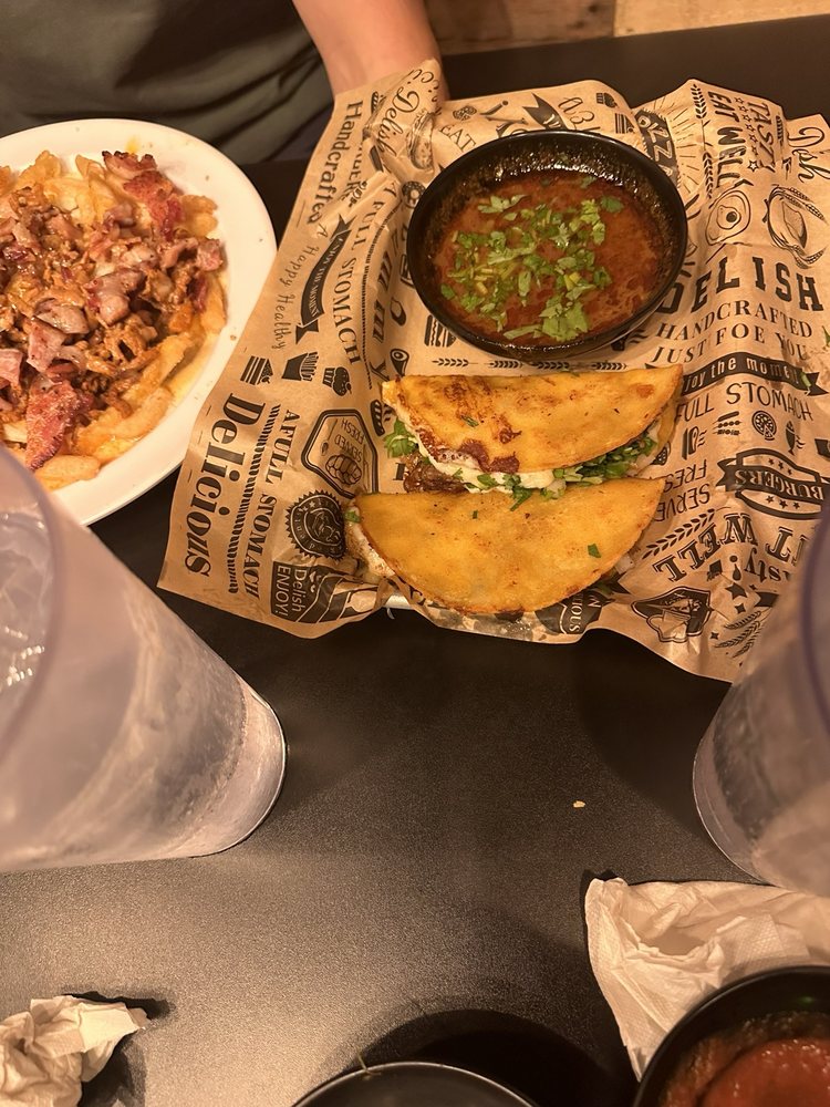 Elder’s Tacos & Steak’s Logo