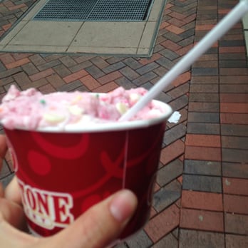Cold Stone Creamery - This was my "full" gotta have it. I paid $8 for exactly what you see here.....best go elsewhere. - Ice Cream & Frozen Yogurt Near Me - Evanston, Illinois Cold Stone Creamery - This was my "full" gotta have it. I paid $8 for exactly what you see here.....best go elsewhere. - Ice Cream & Frozen Yogurt Near Me - Evanston, Illinois